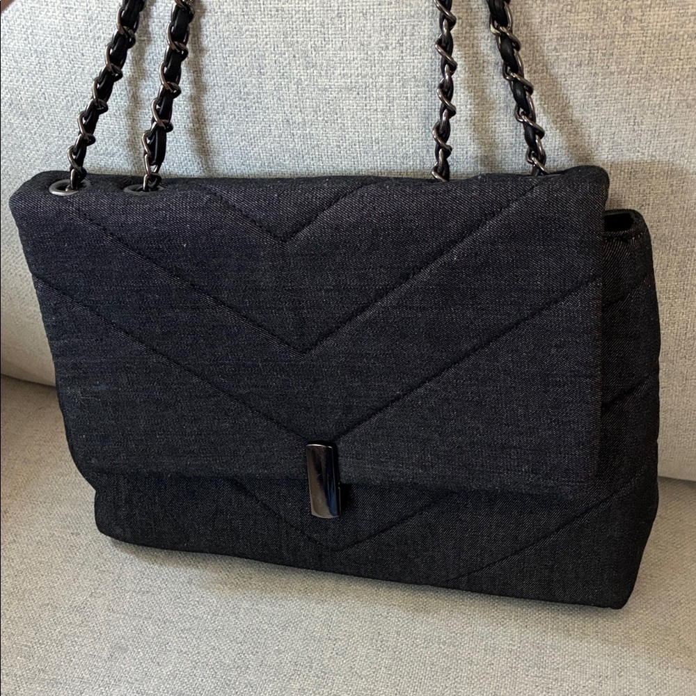 Elegant Black Quilted Women's Bag